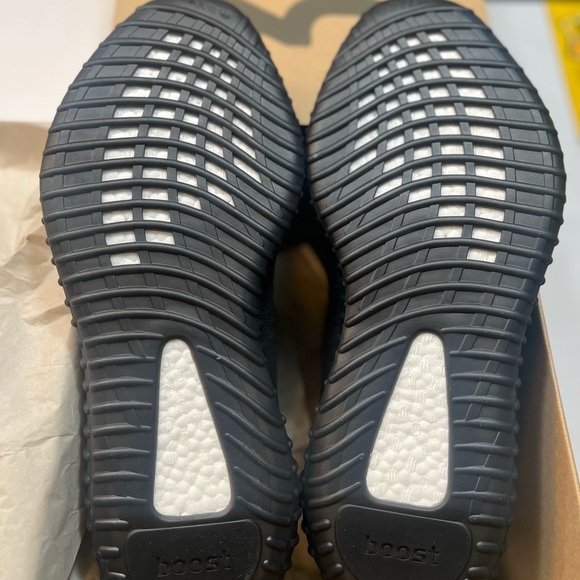Yeezy 350 V2 Onyx (NEW) - Picture 4 of 5